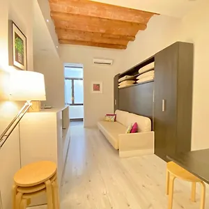 Apartment True Design In Heart Of Noble Bcn, Barcelona